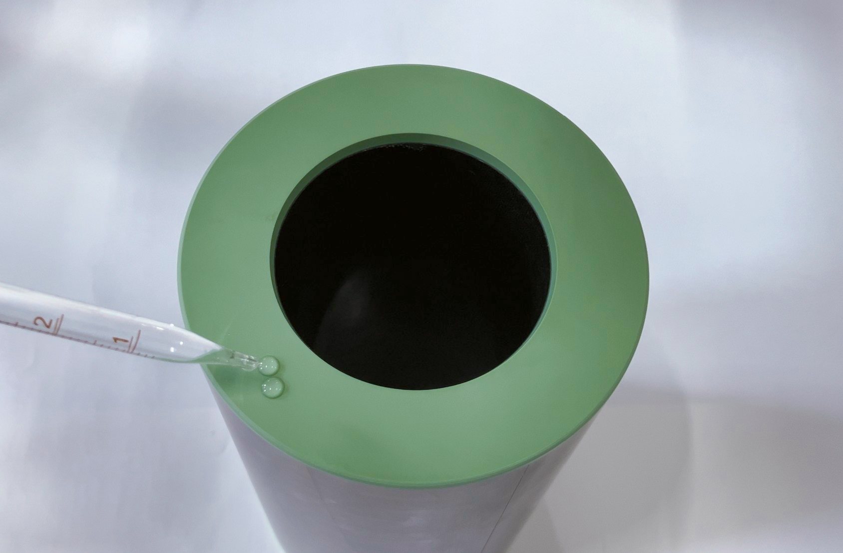 Penetration test: droplets stay on the sealed end face